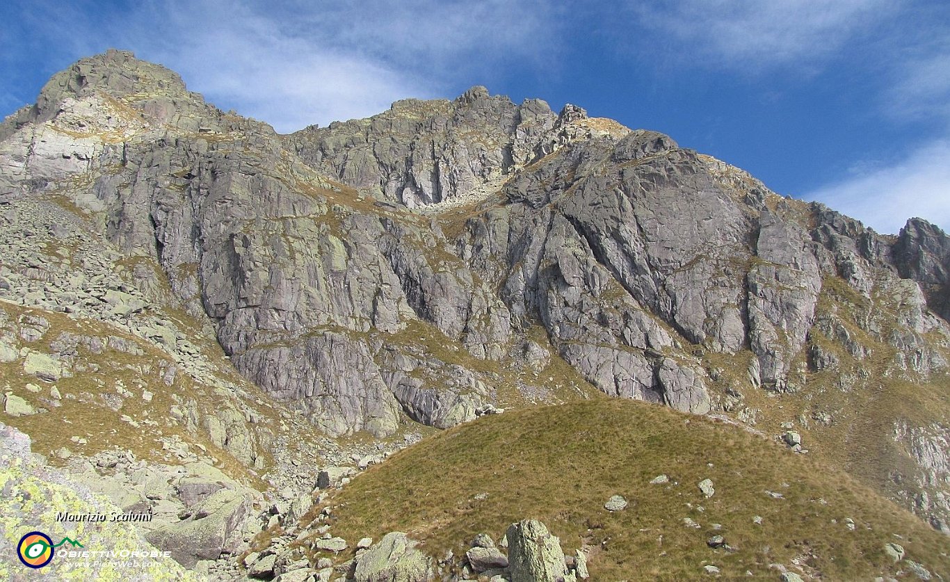 30 Dall'altra parte del vallone si erge il Giarolo, salirò lassù....JPG